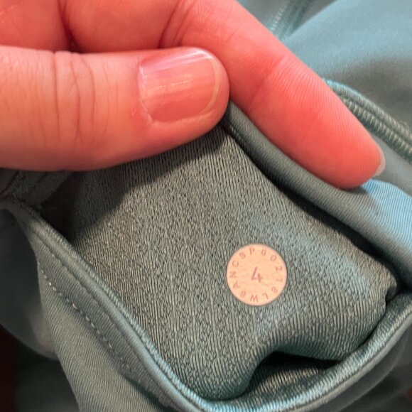 LULULEMON CROP TIGHT with mesh detail - Picture 6 of 6